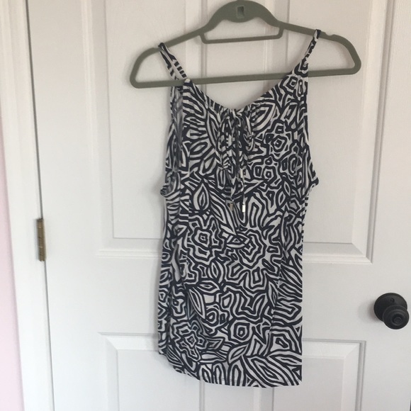 Cute top - Picture 2 of 4